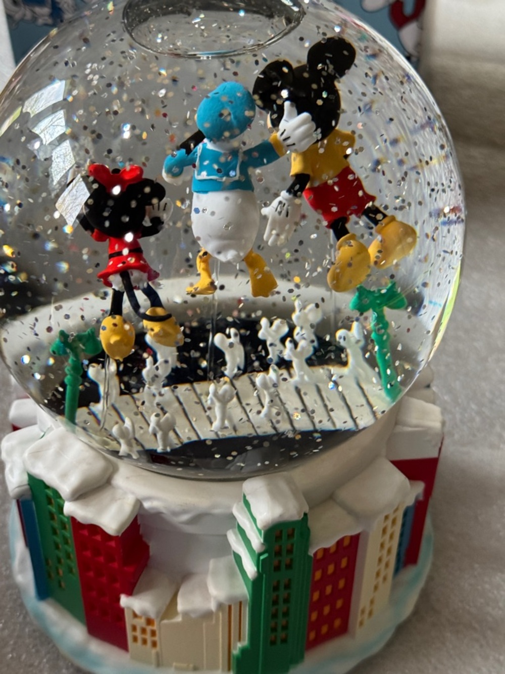 Disney Mickey Mouse & Friends LED Light Parade Balloon Snow Globe Exclusive - Picture 7 of 11
